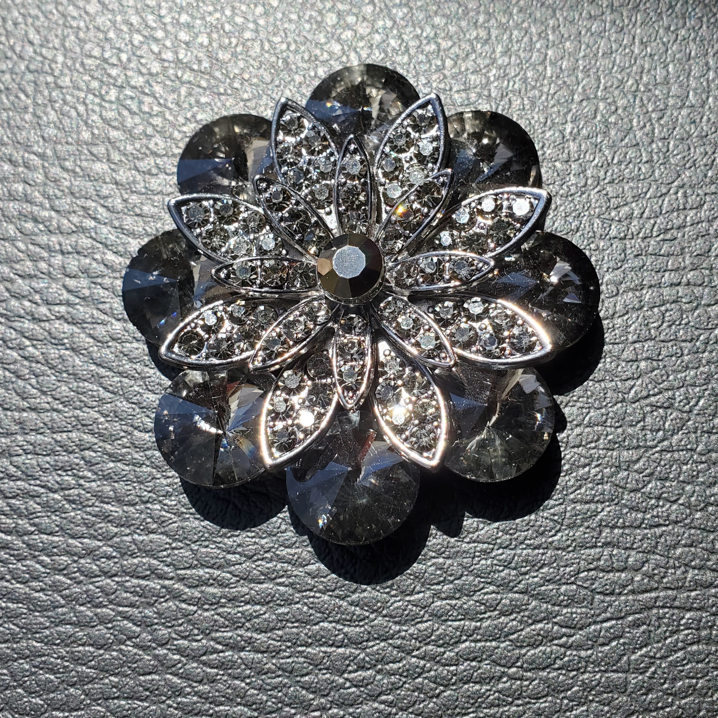 Rhinestone Magnetic Brooch